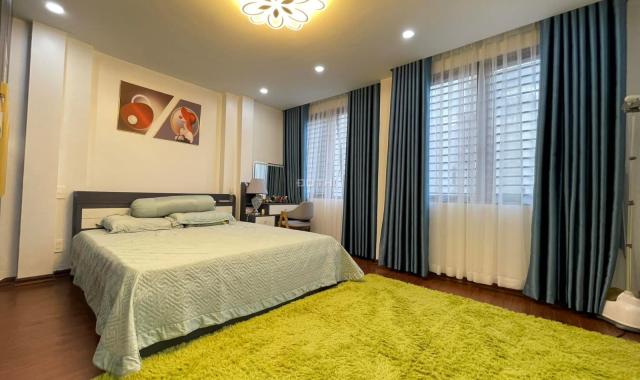 Bán nhà phố Hoàng Cầu, 5 tầng, mặt tiền rộng, ô tô tránh, kinh doanh giá 12.5 tỷ