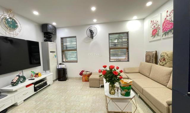 Bán nhà phố Hoàng Cầu, 5 tầng, mặt tiền rộng, ô tô tránh, kinh doanh giá 12.5 tỷ