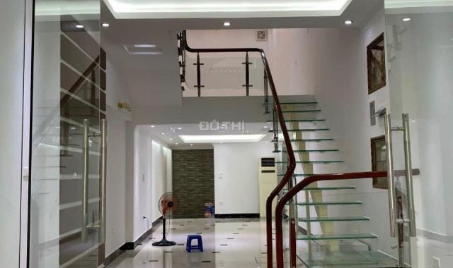 Cần bán căn nhà mặt phố Nhân Hoà - Thanh Xuân, có sổ đỏ với diện tích 63m2. Lh 0988569695