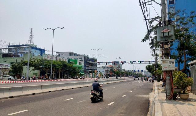 Vip, bán nhà gác lửng 43m2 mặt tiền đường Ngô Quyền, Sơn Trà, Đà Nẵng giá rẻ 3,6 tỷ