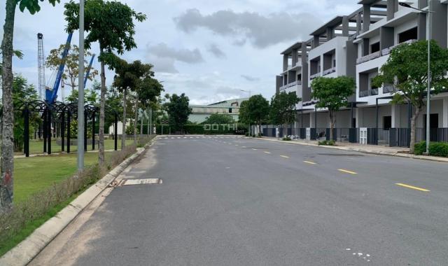 Khách ngộp cần bán nhà phố ven sông The Pearl Riverside - Bến Lức