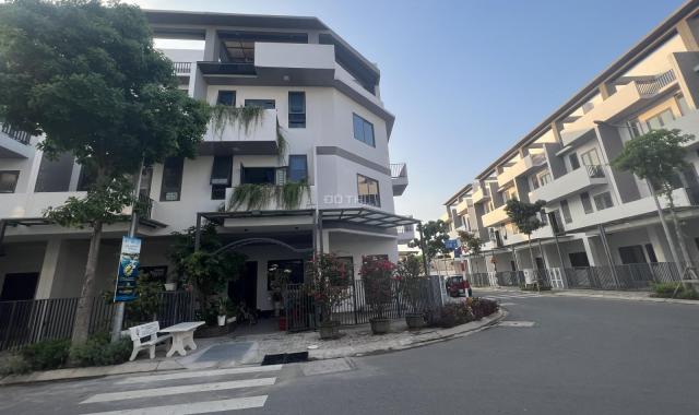 Khách ngộp cần bán nhà phố ven sông The Pearl Riverside - Bến Lức