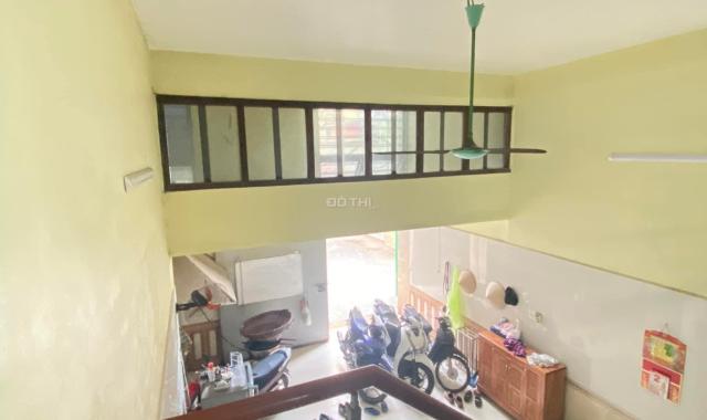 Mặt ngõ kinh doanh - ô tô tránh - đối diện học viện An Ninh. 2 mặt ngõ - thoáng trước sau