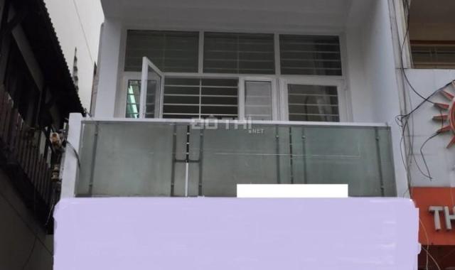 Nhà cho thuê 2MT Nguyễn Bỉnh Khiêm, Q1, cầu thang 2/3 nhà