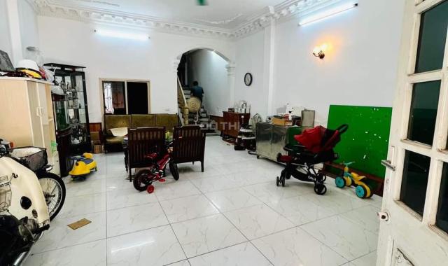 Cần bán nhà Khương Trung 90m2 4 tầng. Trước nhà ô tô tải tránh. Kinh doanh tốt