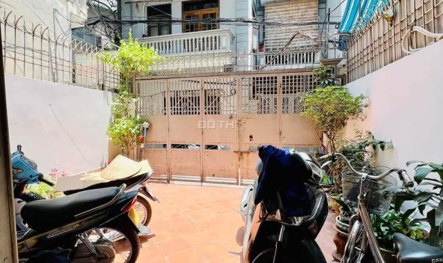 Cần bán nhà Khương Trung 90m2 4 tầng. Trước nhà ô tô tải tránh. Kinh doanh tốt