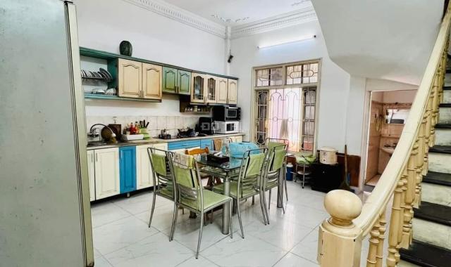 Cần bán nhà Khương Trung 90m2 4 tầng. Trước nhà ô tô tải tránh. Kinh doanh tốt