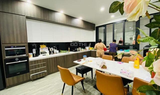 Bán nhà đẹp Tây Hồ 52m2x5T, 6 ngủ 5m ra phố ngõ thông hơn 5 tỷ