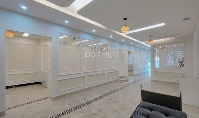Bán siêu mẫu mặt phố Ngọc Thụy, 9 tầng, lô góc, hầm gara ô tô, nở hậu, gần nút giao đường 40m