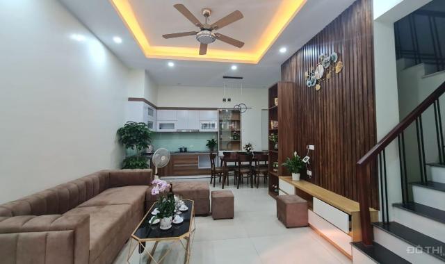 Gấp! Nhà Nguyễn Trãi, hàng xóm Royal City, 40,1m2 x 5T, ngõ nông, rộng, đẹp, ở luôn, giá 4,1 tỷ