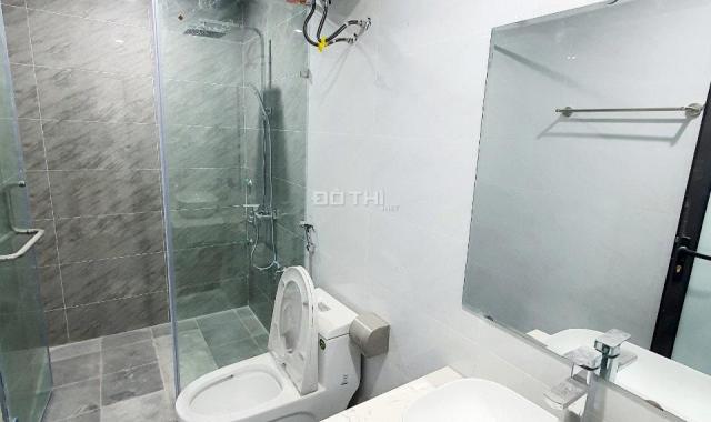 Bán nhà Giáp Bát, 38m2 x 6T - ô tô đỗ cửa - thang máy - 10m ra mặt phố
