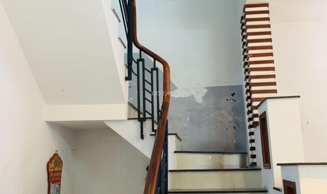 Nhà đường xe hơi đs9, Linh Tây 1T1L có sân thượng, nhà ngang 5m có giếng trời thoáng mát, 6.45tỷ