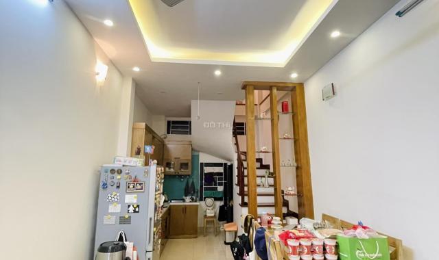 Bán nhà Hạ Yên, cách mặt phố 30m, tặng full nội thất, 31m2 x 5T, 3 ngủ chỉ 4,95 tỷ