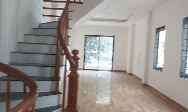 Nhà 4Tx40m2, ô tô tải đỗ cửa, ngay chợ, 20m ra QL6, 5p ra bến xe Yên Nghĩa, giá chỉ 1.98 tỷ.