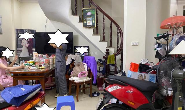 Cần bán gấp nhà phố Nguyễn Khang 30m2, 4T, MT rộng, dân xây chắc chắn, 1 nhà ra mặt phố, 4,63 tỷ