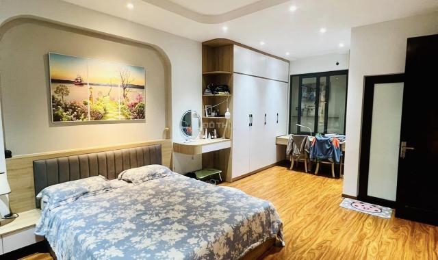 Bán nhà Nguyễn Du, Quận Hai Bà Trưng - 40m2 mt 4.3m - hiếm - ở luôn - gần hồ - nở hậu - chỉ 11.3 tỷ