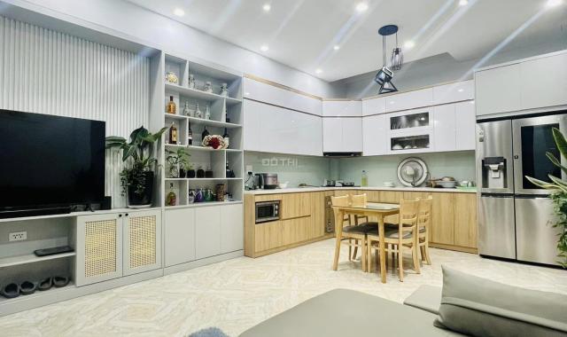 Bán nhà Nguyễn Du, Quận Hai Bà Trưng - 40m2 mt 4.3m - hiếm - ở luôn - gần hồ - nở hậu - chỉ 11.3 tỷ