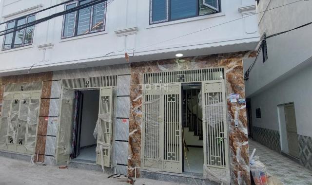 1.78 tỷ có ngay nhà 4 tầng, dt 31m2 mặt phố ô tô tránh, chỉ 10p ra bx Yên Nghĩa, Lh 0889633335.