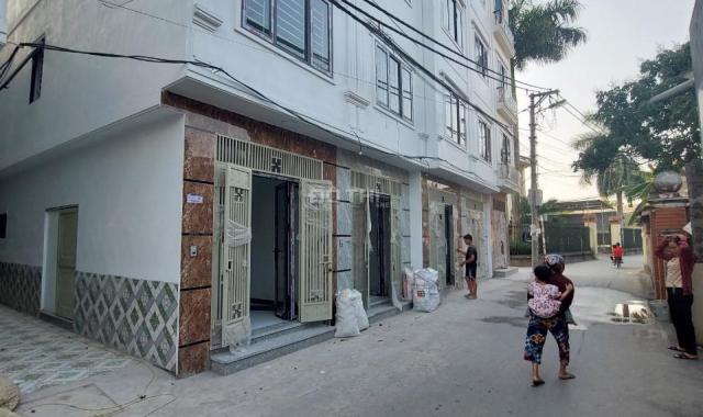 1.78 tỷ có ngay nhà 4 tầng, dt 31m2 mặt phố ô tô tránh, chỉ 10p ra bx Yên Nghĩa, Lh 0889633335.