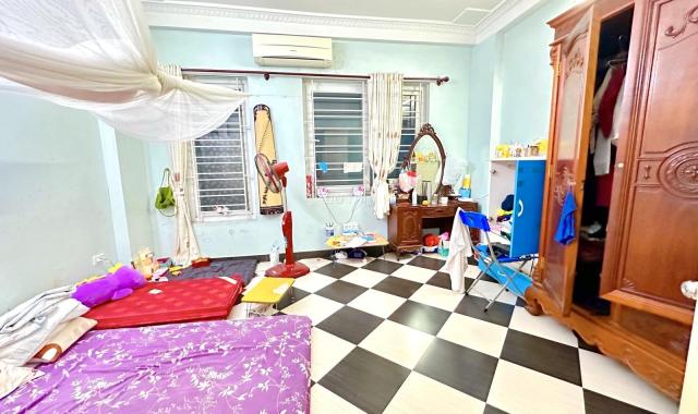 Nhà phố Phan Kế Bính, quận Ba Đình, 42m2, mặt tiền 4.5m, 5 tầng 6 phòng ngủ, nhỉnh 4 tỷ