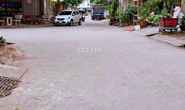 HIẾM! Bán nhà Dọc Bún, Văn Khê ô tô tránh, vỉa hè, KD 50m, 6.2 tỷ