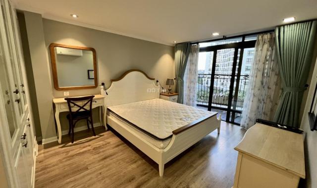 Cho thuê căn hộ Duplex Royal City, 4 phòng ngủ, đủ đồ tân cổ điển