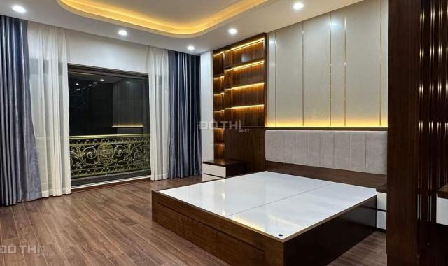 Bán nhà Phố Nguyễn Khánh Toàn, phân lô, gara 2 ô tô, ô tô tránh, kinh doanh, 65m2 giá 11 Tỷ