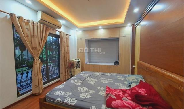 Bán nhà đường Duy Tân-Cầu Giấy, lô góc, ô tô tránh, DTXD75m2 x 5 tầng, MT 5,5m.