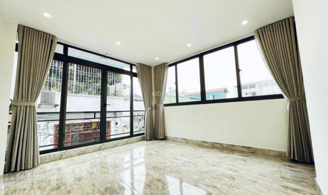 Bán Gấp Nhà Nguyễn Khánh Toàn – 7T Thang máy – Lô Góc – Ngõ Oto Tải – Kinh Doanh - Hạ sâu 3 Tỷ.