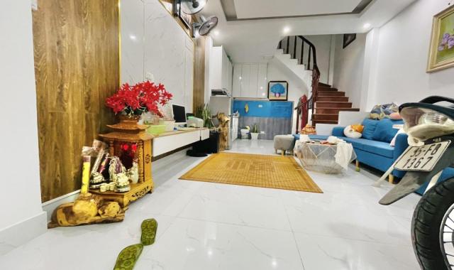 Trần Đại Nghĩa, Hai Bà Trưng, nhà mới ở ngay, cách 1 nhà ra phố, lô góc, oto, 45m2, giá chỉ 4 tỉ 8