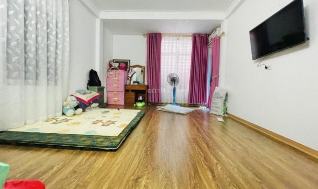 Trần Đại Nghĩa, Hai Bà Trưng, nhà mới ở ngay, cách 1 nhà ra phố, lô góc, oto, 45m2, giá chỉ 4 tỉ 8