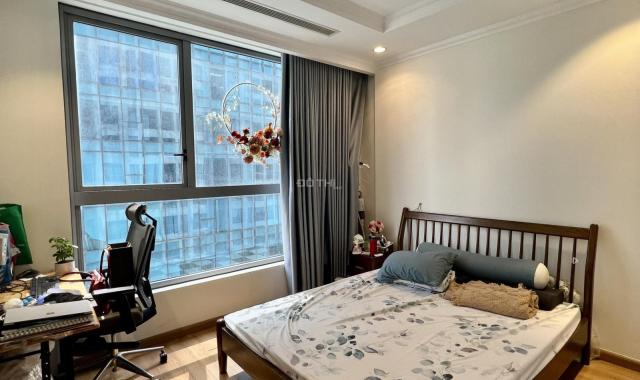 Cho thuê căn hộ Vinhomes Nguyễn Chí Thanh, 2PN, 2WC, gồm cả nội thất, hướng ĐN