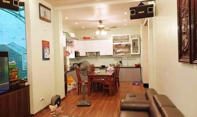 Bán gấp nhà Trần Quốc Hoàn ngõ nông thông 40m2 ra phố 2 thoáng cực hiếm 37m2 Nhỉnh 5 tỷ