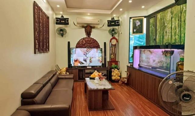Bán gấp nhà Trần Quốc Hoàn ngõ nông thông 40m2 ra phố 2 thoáng cực hiếm 37m2 Nhỉnh 5 tỷ
