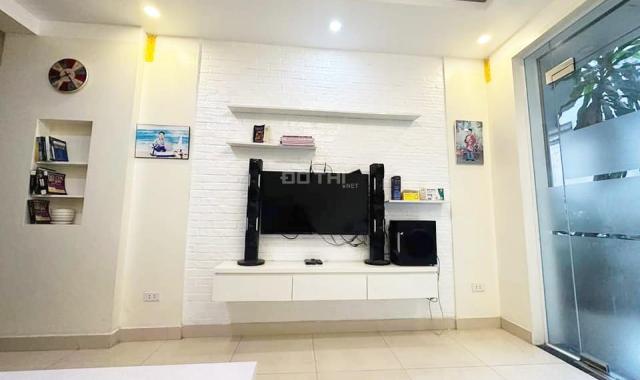Nhà 3 tầng, 2 mặt thoáng, ô tô đỗ cửa, Bà triệu, 50m2, 5.85 tỷ Hà Đông