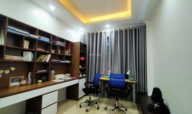 Bán nhà phố Mạc Thái Tông, Cầu Giấy, phân lô ô tô tránh, vỉa hè, DT50m2, MT 5m.
