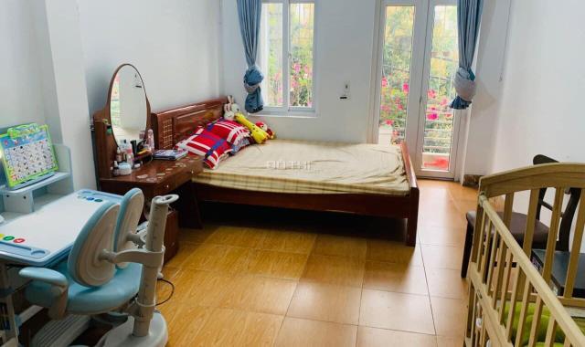 Nhà 3T lô góc 3 mặt thoáng, ngõ thông, DT55m2, 3.75tỷ Thanh Trì