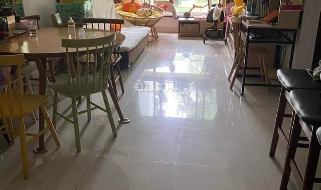 Bán căn hộ block E khu Ruby . Giá 2.8 tỷ