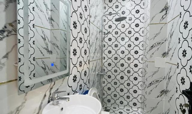 Cần tiền bấn gấp căn nhà hẻm xe hơi đường Điện Biên Phủ, Phường 15, Bình Thạnh. SHR