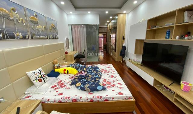 Bán nhà phố Trung Hòa, Cầu Giấy, ô tô tránh, vỉa hè, DT100m2 x 5 Tầng, MT 5,5m.