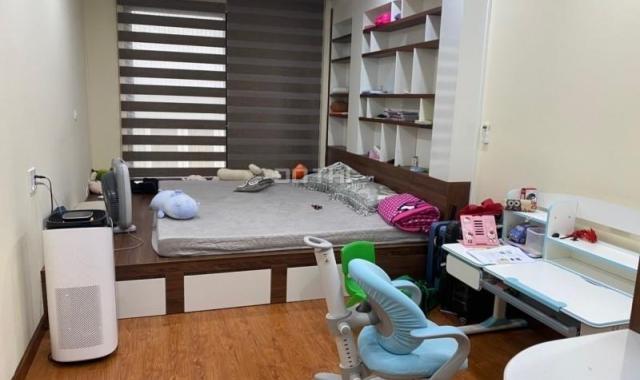 Bán nhà phố Trung Hòa, Cầu Giấy, ô tô tránh, vỉa hè, DT100m2 x 5 Tầng, MT 5,5m.