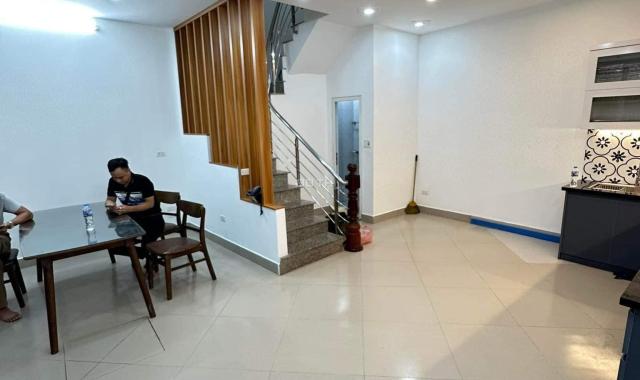 Cần bán nhà mới xây Thịnh Quang - Đống Đa - DT 40m2 * 4 tầng