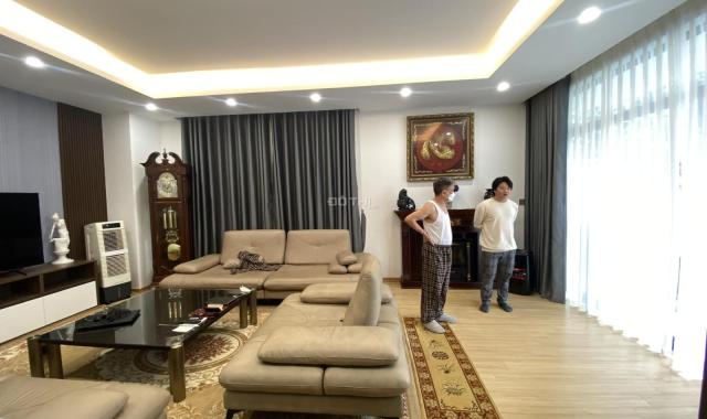 Bán nhà phố Hoàng Cầu- lô góc Mặt tiền khủng 18m- Đầu tư kinh doanh bất chấp- sổ đỏ 100m2 vuông vắn