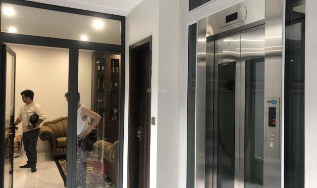 Bán nhà phố Hoàng Cầu- lô góc Mặt tiền khủng 18m- Đầu tư kinh doanh bất chấp- sổ đỏ 100m2 vuông vắn