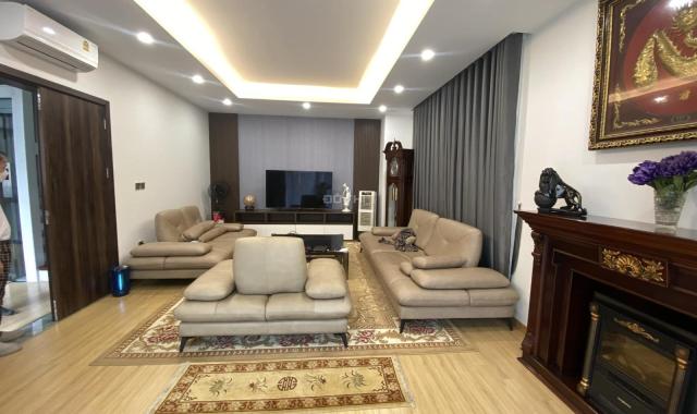 Bán nhà phố Hoàng Cầu- lô góc Mặt tiền khủng 18m- Đầu tư kinh doanh bất chấp- sổ đỏ 100m2 vuông vắn