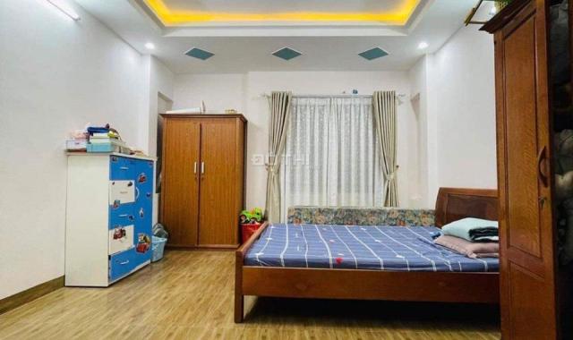 Bán nhà ngõ 35 Hoa Bằng, Yên Hòa, Cầu Giấy 35m2 xây 5 tầng, cách đường ô tô 10m giá 4.95 tỷ