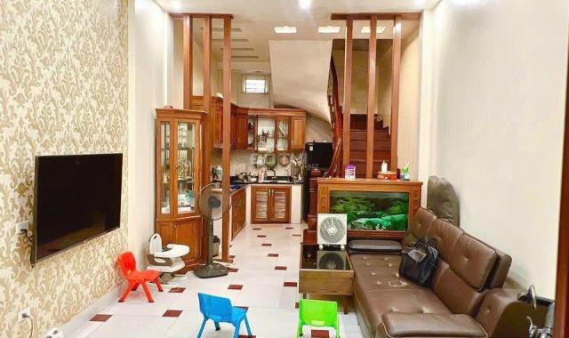 Bán nhà ngõ 35 Hoa Bằng, Yên Hòa, Cầu Giấy 35m2 xây 5 tầng, cách đường ô tô 10m giá 4.95 tỷ