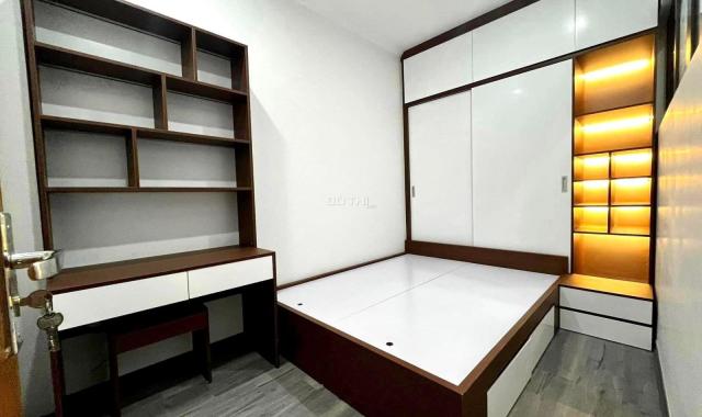 Bán Nhà Ngã Tư Sở- Quận Đống Đa, ngõ rộng thênh thang, ở ngay, 42m x4 tầng MT5m