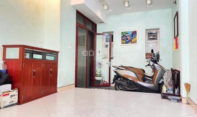 Bán nhà mặt ngõ Lạc Long Quân lô góc - 5 tầng ở ngay 35m2, 4,1 tỷ