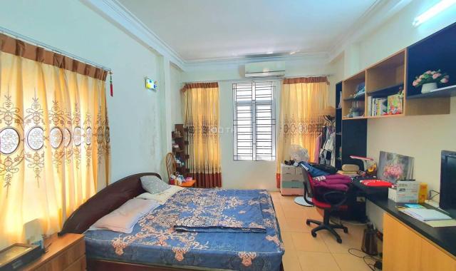 Bán nhà Lạc Long Quân 49m2 4 tầng 4.9 tỷ - lô góc - 3 thoáng